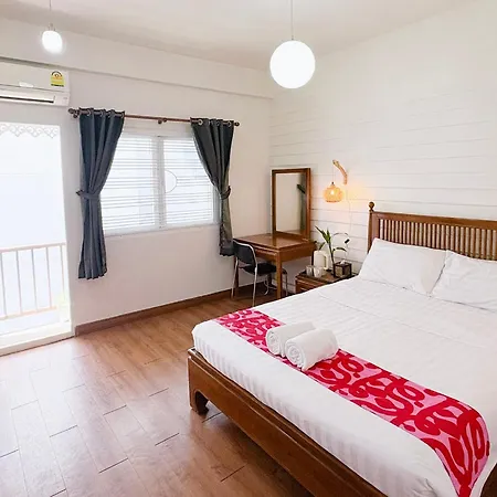 Les Fleurs Bangkok Hostel